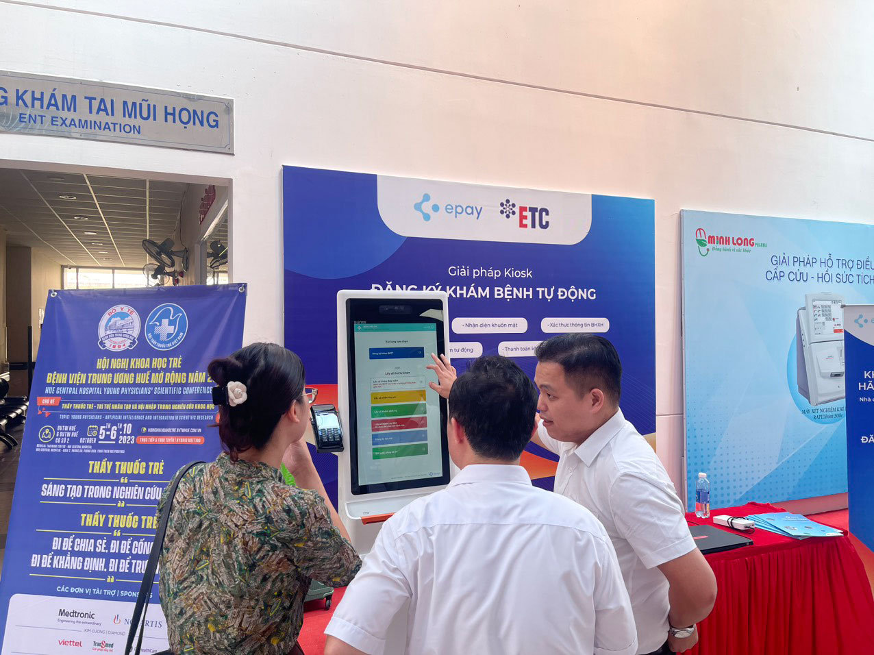 Trải nghiệm giải pháp Kiosk Đăng ký khám bệnh tự động của ETC, EPAY tại Hội nghị Khoa học trẻ Bệnh viện Trung ương Huế