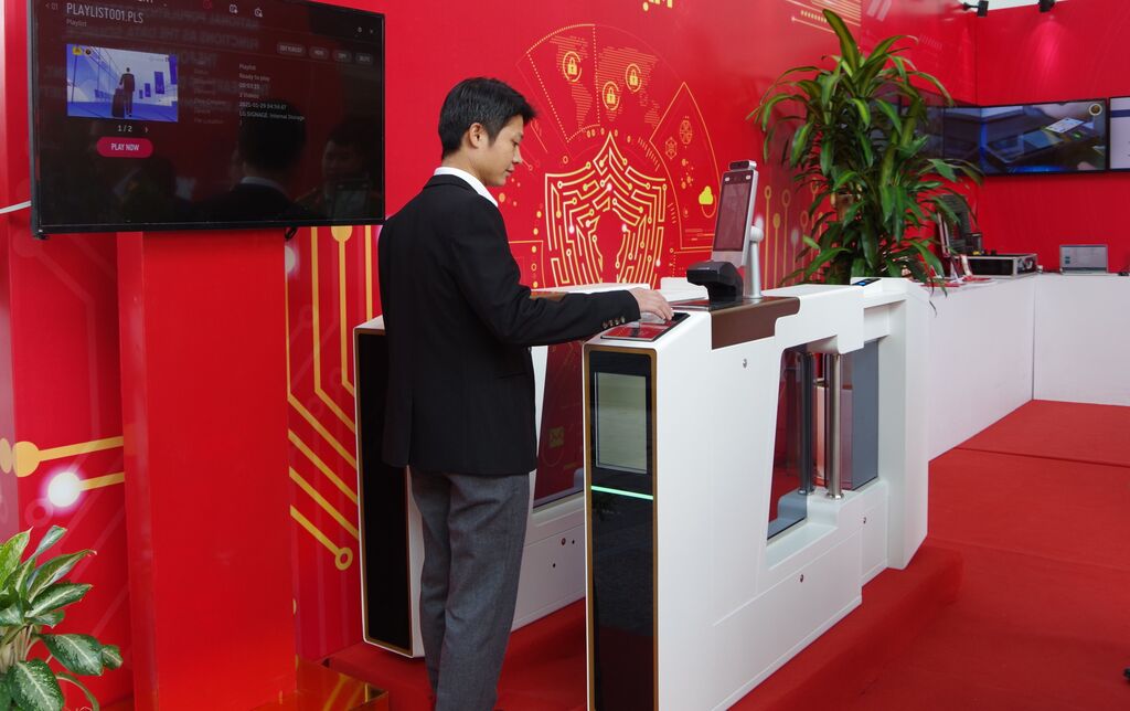 Tin báo chí: Ứng dụng dữ liệu dân cư trong kiểm tra an ninh trước khi lên máy bay