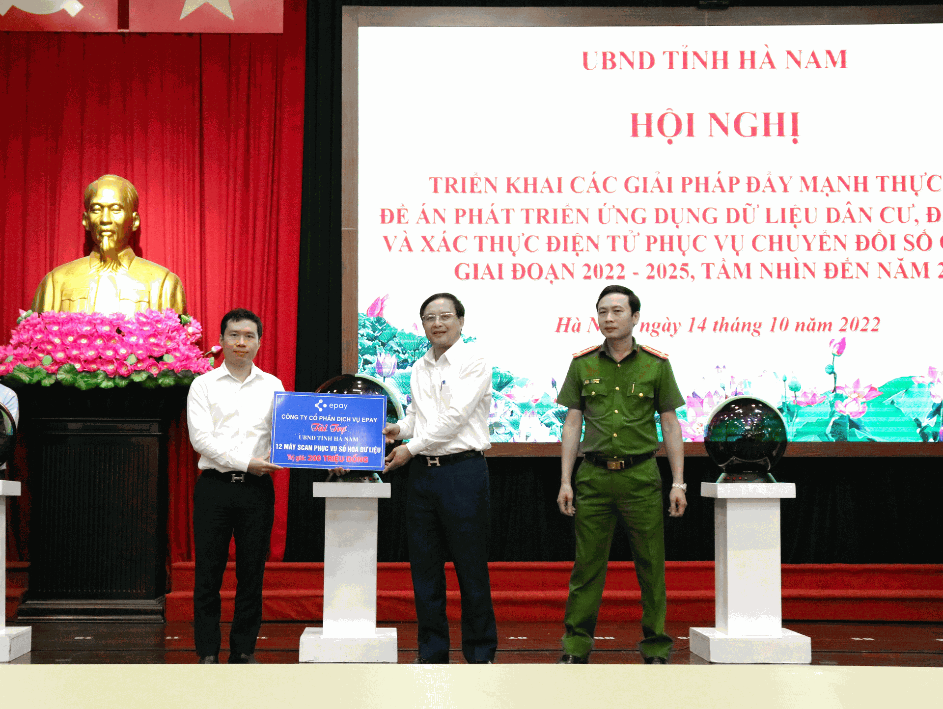 EPAY trao tặng các gói thiết bị và dịch vụ cho UBND tỉnh Hà Nam