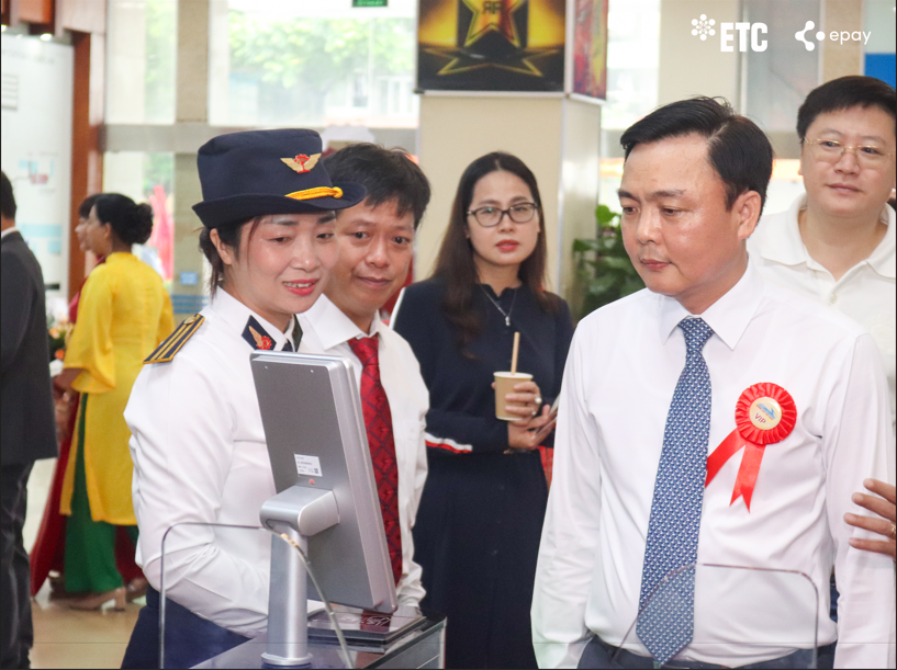 TRIỂN KHAI THÍ ĐIỂM HỆ THỐNG KIỂM SOÁT VÉ BẰNG CÔNG NGHỆ SINH TRẮC QUA XÁC THỰC CCCD TẠI GA HÀ NỘI